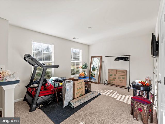 9002 PHITA LN, Manassas Park, VA 20111