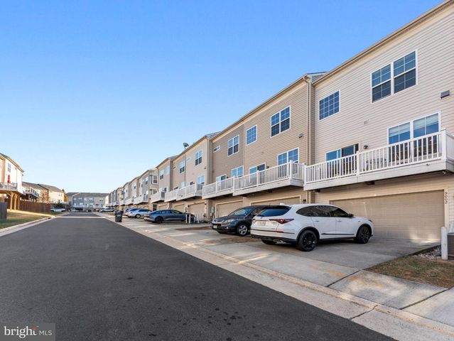 9002 PHITA LN, Manassas Park, VA 20111