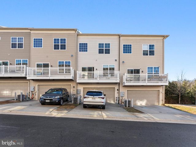 9002 PHITA LN, Manassas Park, VA 20111