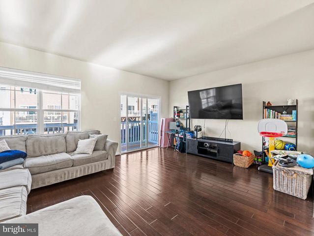 9002 PHITA LN, Manassas Park, VA 20111