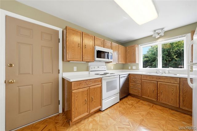103 Colony Court, Amherst, NY 14226