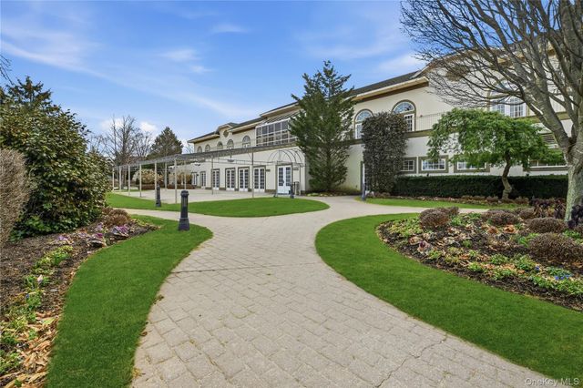 625 Madeira Boulevard, Melville, NY 11747