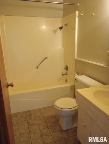 1848 S MAIN Street A, Jacksonville, IL 62650