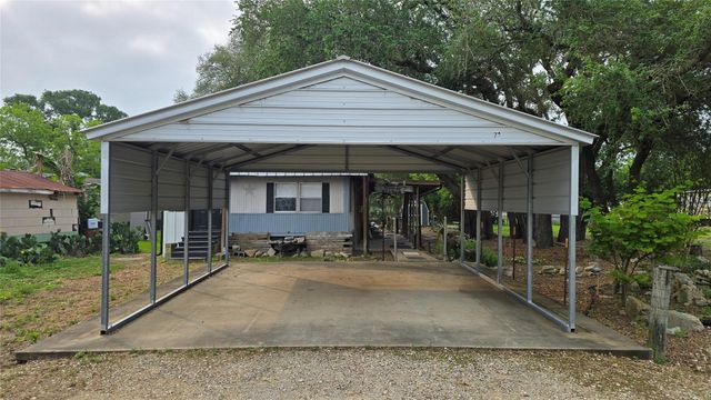 78 Avenue D, Van Vleck, TX 77482