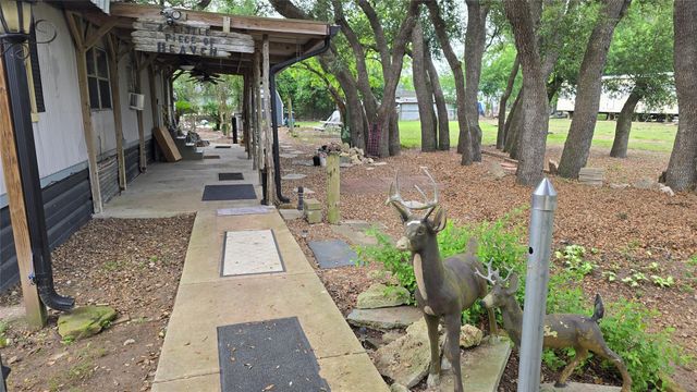 78 Avenue D, Van Vleck, TX 77482