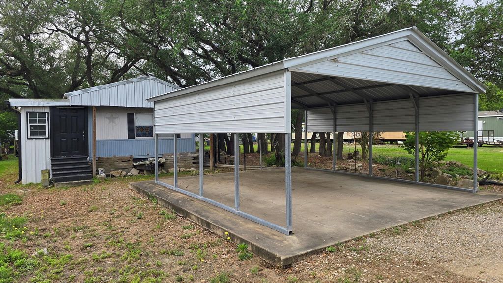 78 Avenue D, Van Vleck, TX 77482