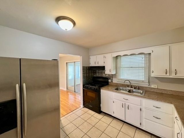 16046 Prairie Avenue, South Holland, IL 60473