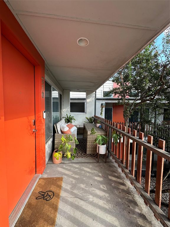 2200 Dickson DR 216, Austin, TX 78704