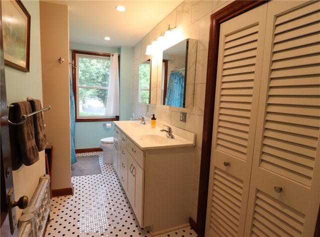 140 Maple Avenue 1, Middletown, RI 02842