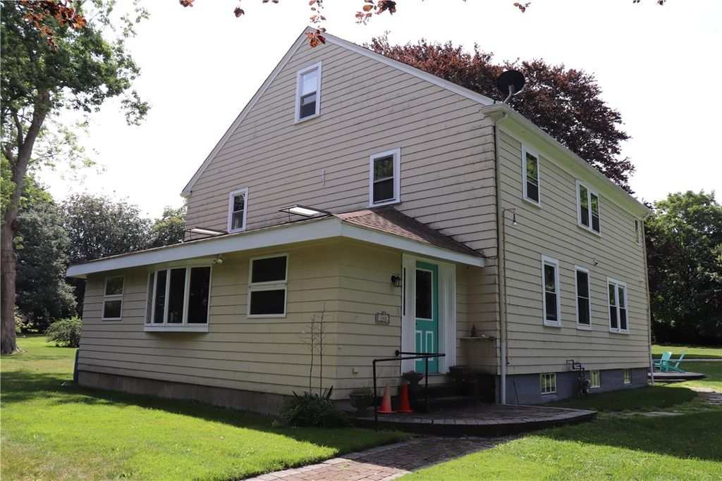 140 Maple Avenue 1, Middletown, RI 02842