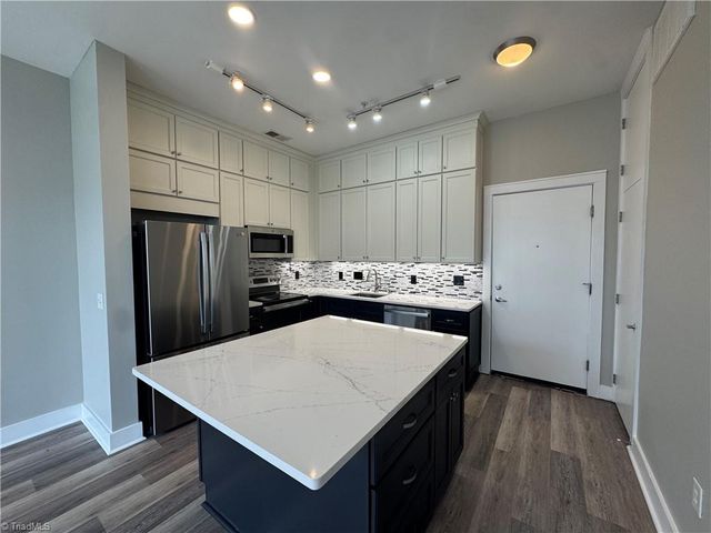 810 W 4th Street 421, Winston-salem, NC 27101
