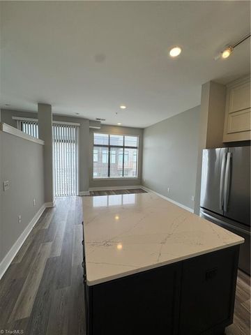 810 W 4th Street 421, Winston-salem, NC 27101
