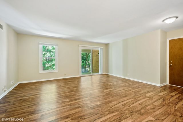 520 SHORELY Drive 201, Barrington, IL 60010