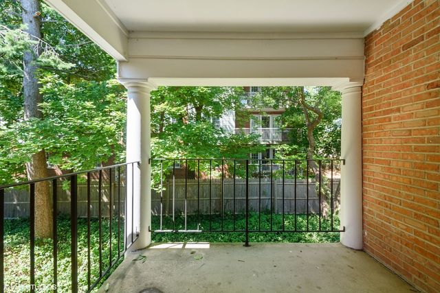 520 SHORELY Drive 201, Barrington, IL 60010