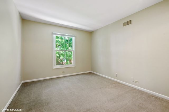520 SHORELY Drive 201, Barrington, IL 60010