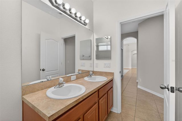 2309 SILVER TRUMPET COURT, Valrico, FL 33594