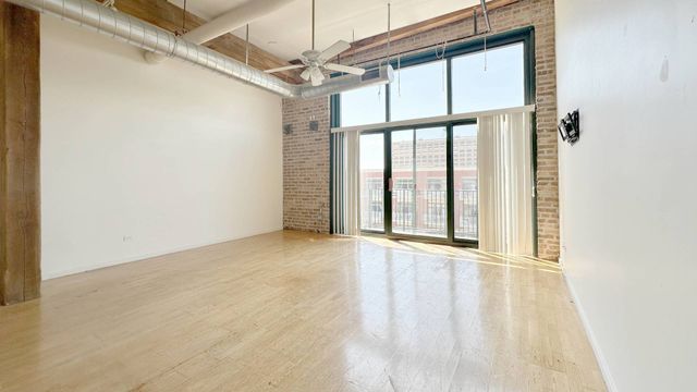 3500 S Sangamon Street 404, Chicago, IL 60609
