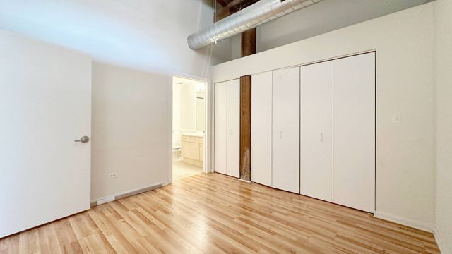 3500 S Sangamon Street 404, Chicago, IL 60609