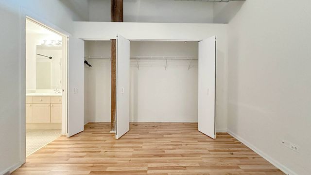 3500 S Sangamon Street 404, Chicago, IL 60609