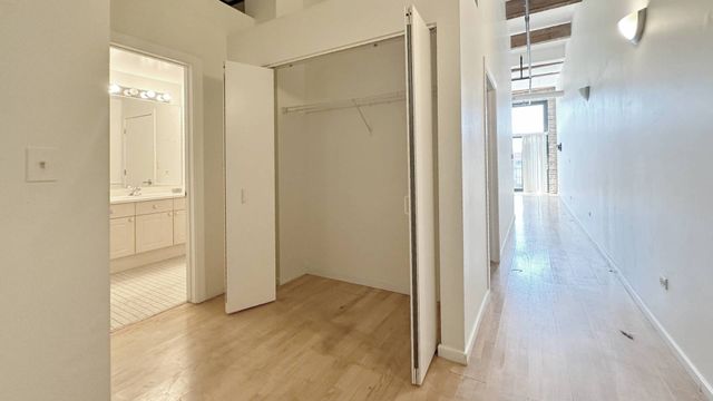 3500 S Sangamon Street 404, Chicago, IL 60609