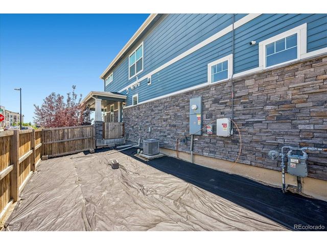 21891 E 7th Ave, Aurora, CO 80018