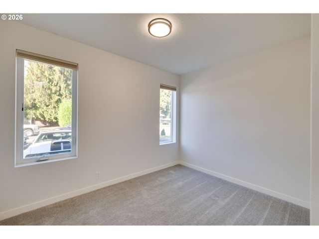 3035 HYACINTH St A, Eugene, OR 97404
