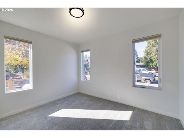 3035 HYACINTH St A, Eugene, OR 97404