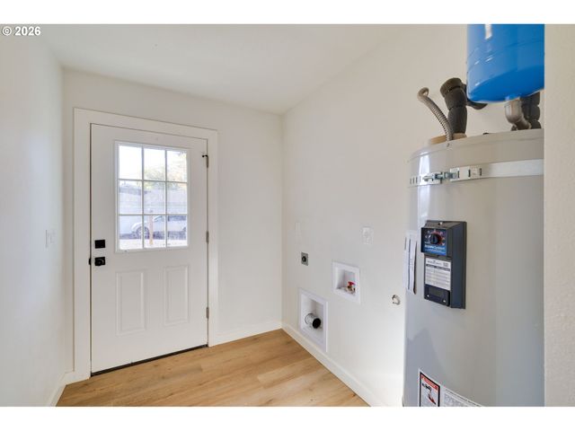 3035 HYACINTH St A, Eugene, OR 97404
