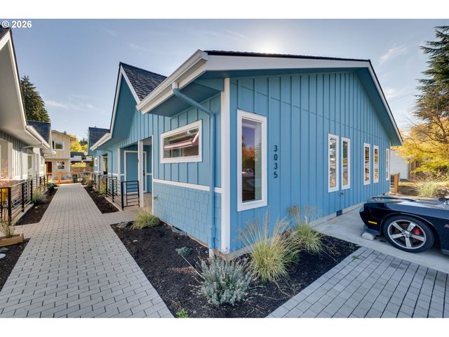 3035 HYACINTH St A, Eugene, OR 97404