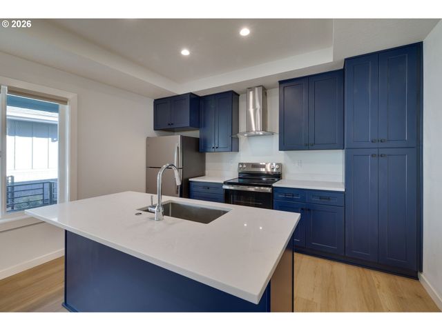 3035 HYACINTH St A, Eugene, OR 97404