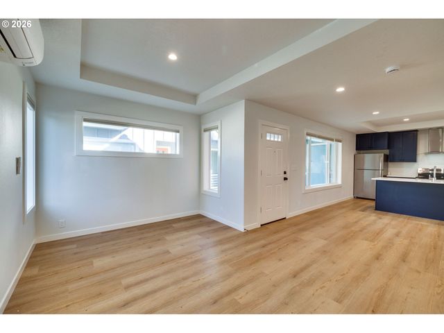 3035 HYACINTH St A, Eugene, OR 97404