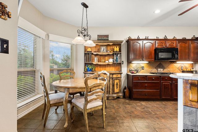 5714 Gloucester Dr, Tyler, TX 75707