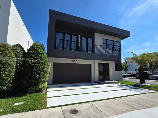 9790 NW 75th St, Doral, FL 33178