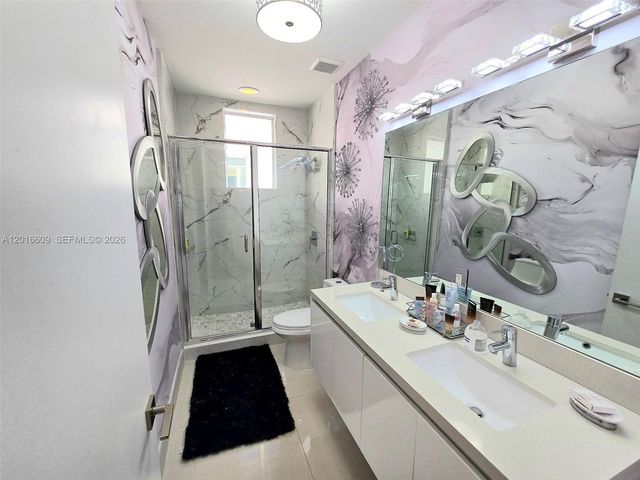 9790 NW 75th St, Doral, FL 33178