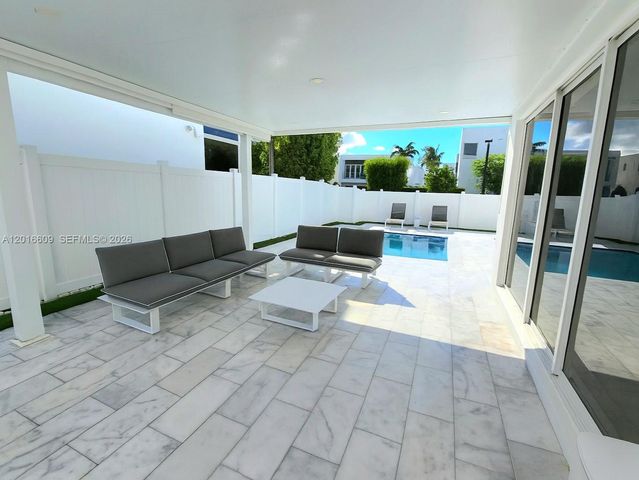 9790 NW 75th St, Doral, FL 33178