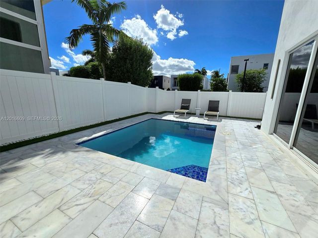9790 NW 75th St, Doral, FL 33178