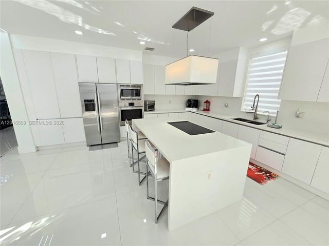 9790 NW 75th St, Doral, FL 33178