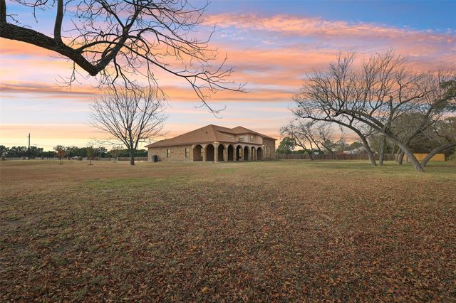 8370 Old 195, Florence, TX 76527