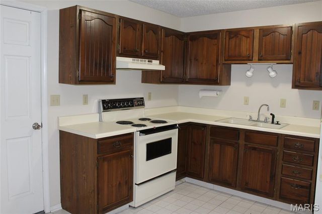 1820 MUNY VISTA Court B, Alton, IL 62002