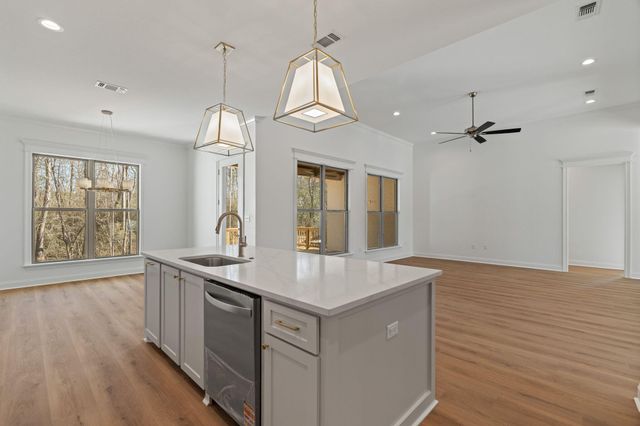 52 Buckskin Dr., Hattiesburg, MS 39402