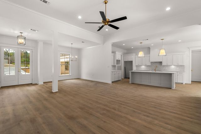 52 Buckskin Dr., Hattiesburg, MS 39402