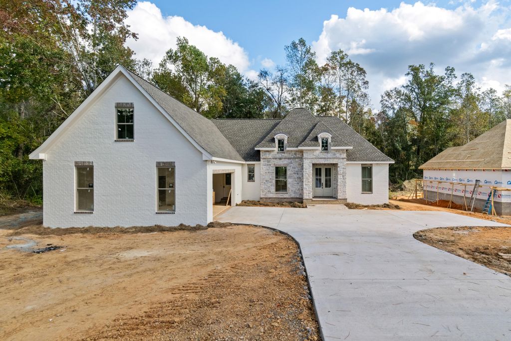 52 Buckskin Dr., Hattiesburg, MS 39402