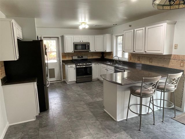 124 Long Lane, Pine Bush, NY 12721