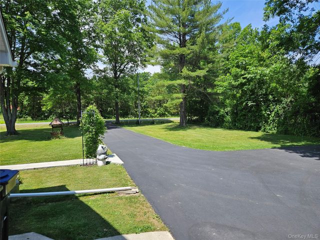 124 Long Lane, Pine Bush, NY 12721
