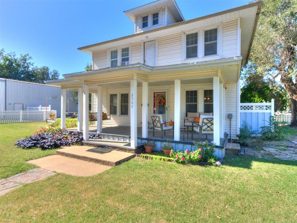 2302 S 17th Street, Chickasha, OK 73018