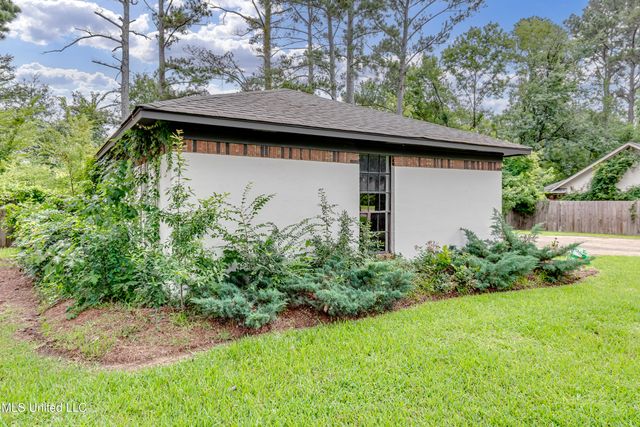 112 Plum Tree Road, Brandon, MS 39047