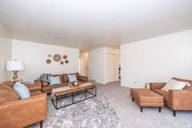 621 E COACHMAN WAY, Riverdale, UT 84405