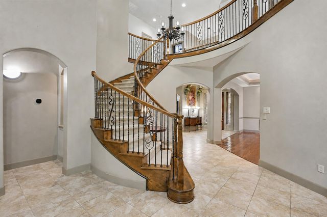 90 Player Oaks Place, The Woodlands, TX 77382
