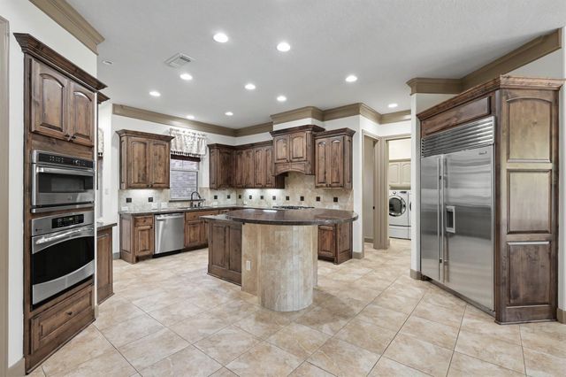 90 Player Oaks Place, The Woodlands, TX 77382