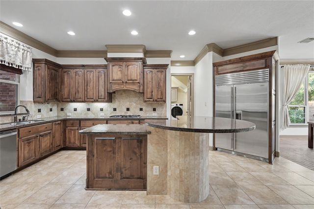 90 Player Oaks Place, The Woodlands, TX 77382